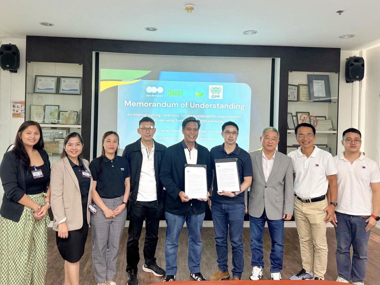 dsm-firmenich and Charoen Pokphand Foods (CPF) Philippines sign memorandum of understanding on Sustell™ to measure & improve the environmental sustainability of animal farming. Pictured (LtR): Pamela Canlas, Technical Manager at dsm-firmenich, Micah Grace Juano, Account Manger at dsm-firmenich, Sheila Calayag, Business Manager at dsm-firmenich, Mr. Nattakorn Sujipittham, Chief Operating Officer at CPF  Philippines, Elbert Platon, Marketing Manager at dsm-firmenich, Mr. Santi Udompoka, AVP - Feed Technology & Quality Control Office at CPF  Philippines, Mr. Sakol Cheewakoset, Chairman and President at CPF  Philippines, Winai Malikrue,  Assistant Vice President Human Resources and General Affairs Department at CPF  Philippines, Dr. Surasak Kaewbubpa, AVP - Animal Health & Technical Service Office at CPF  Philippines.