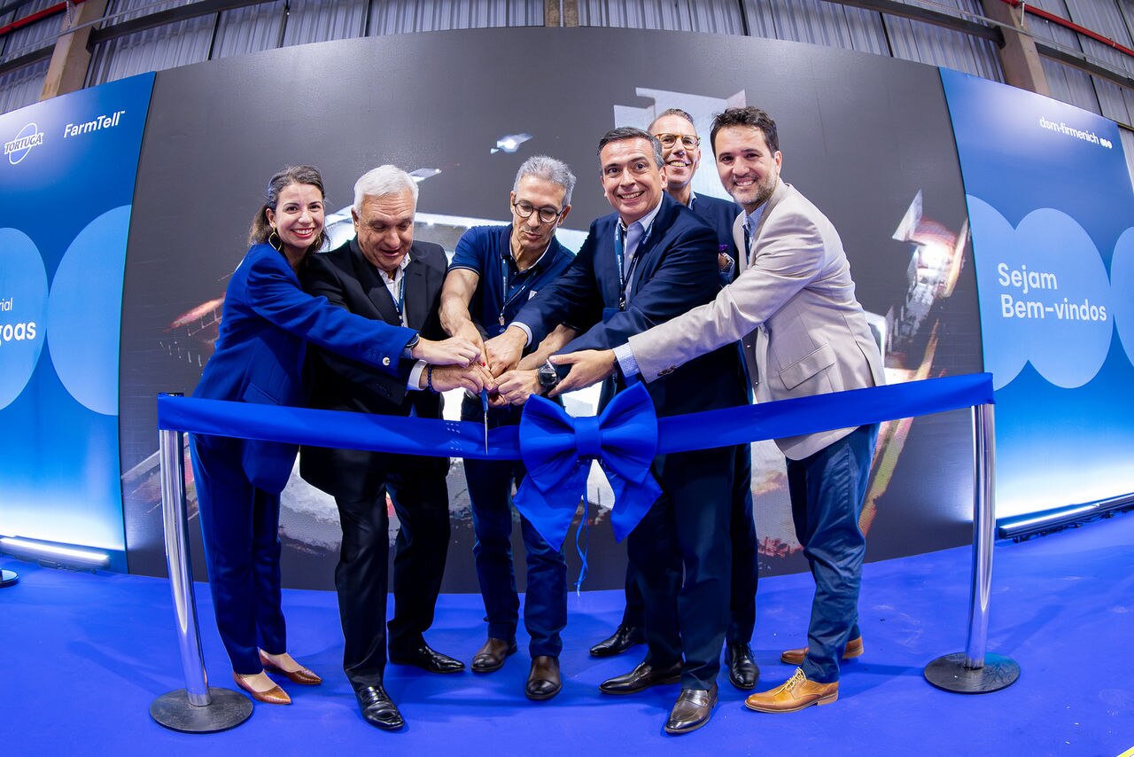 Ribbon cutting at new dsm-firmenich ANH factory in Brazil - Pictured (LtR): Patrícia Preto (Operations Director ANH Latin America at dsm-firmenich), Mauricio Adade (President of Latin America at dsm-firmenich), Romeu Zema (Governor of Minas Gerais), Luiz Magalhães (President of ANH Latin America at dsm-firmenich), Fredrik Hjelmqvist (Head of Supply & Commercial Operations ANH at dsm-firmenich) and Andres Collazo (Head, ANH PMX Manufacturing Global at dsm-firmenich)