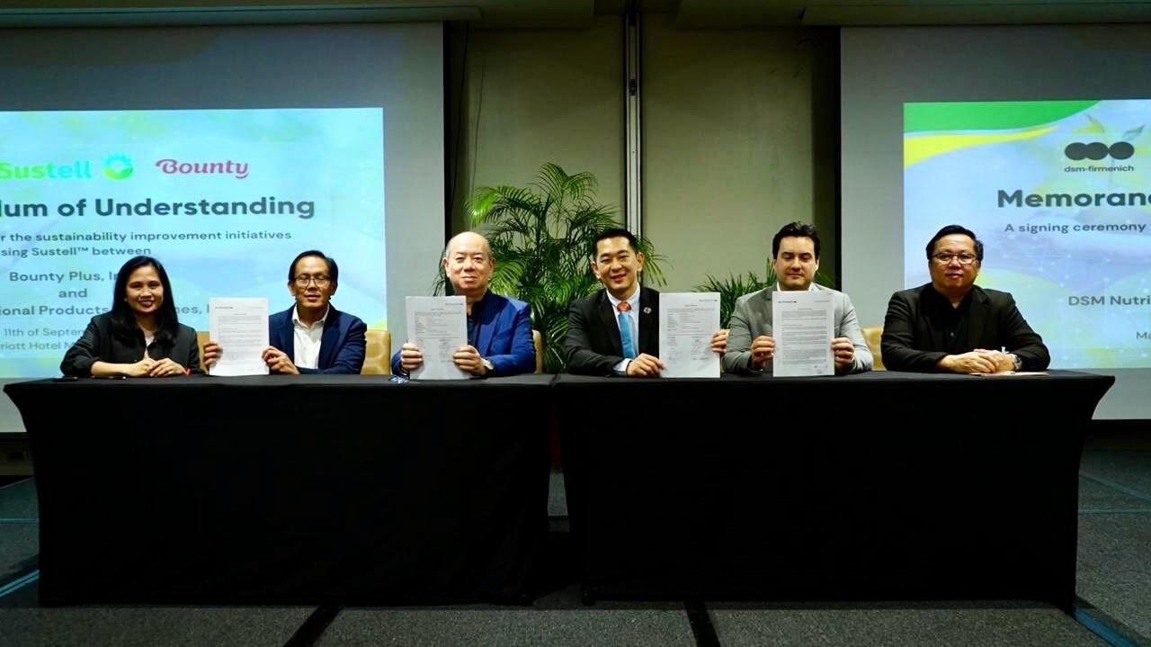 MOU Ceremony - Pictured (LtoR): Dr. Kristine Balais-  Associate Assistant Vice President, Operations Excellence Group and Sustainability Head at Bounty, Dr. Vicente Manalo Jr. - Senior Vice President/ Chief Agriculture Officer at Bounty, Atty. Kenneth Cheng - President and CEO Bounty Fresh Group Holdings Inc., Dr. Mongkol Kaewsutas – Director of Precision Services GAPAC at dsm-firmenich, Dr.Fred Petranyi – Poultry Technical Expert Manager at dsm-firmenich, Dr.Arsenio Braga II – General Manager, dsm-firmenich Philippines.