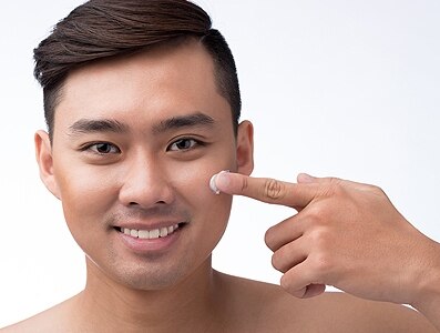 Formulação de gel de água pós-barba com FPS 15
