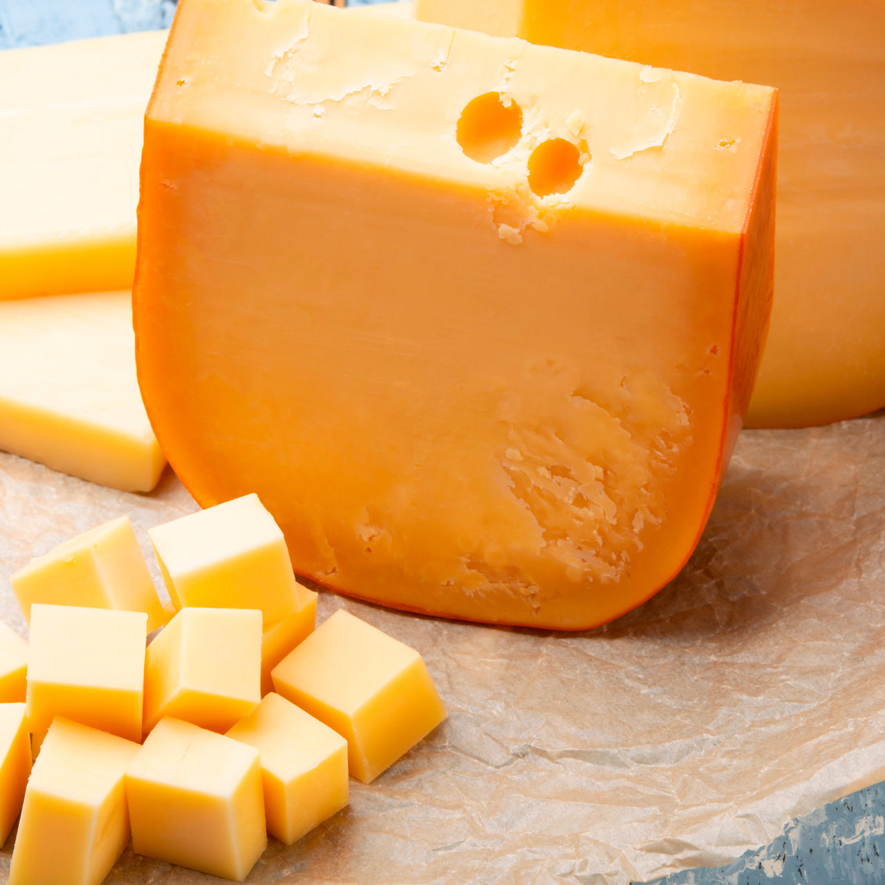 A dsm-firmenich lança a próxima geração de culturas multifuncionais Dairy Safe™ para variedades de queijos semiduros, duros e de estilo continental 
