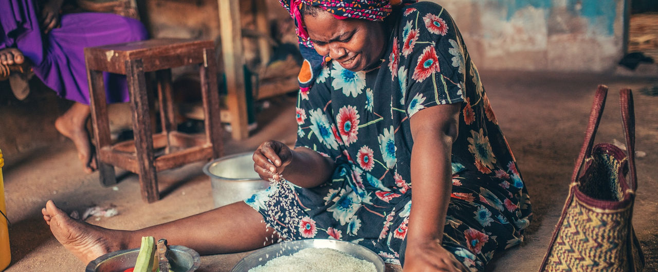 traditional food preparing in zanzibar