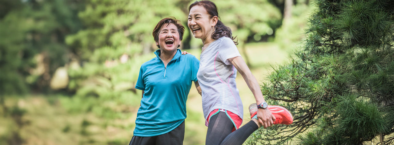 ランニング前の女性トレーニング