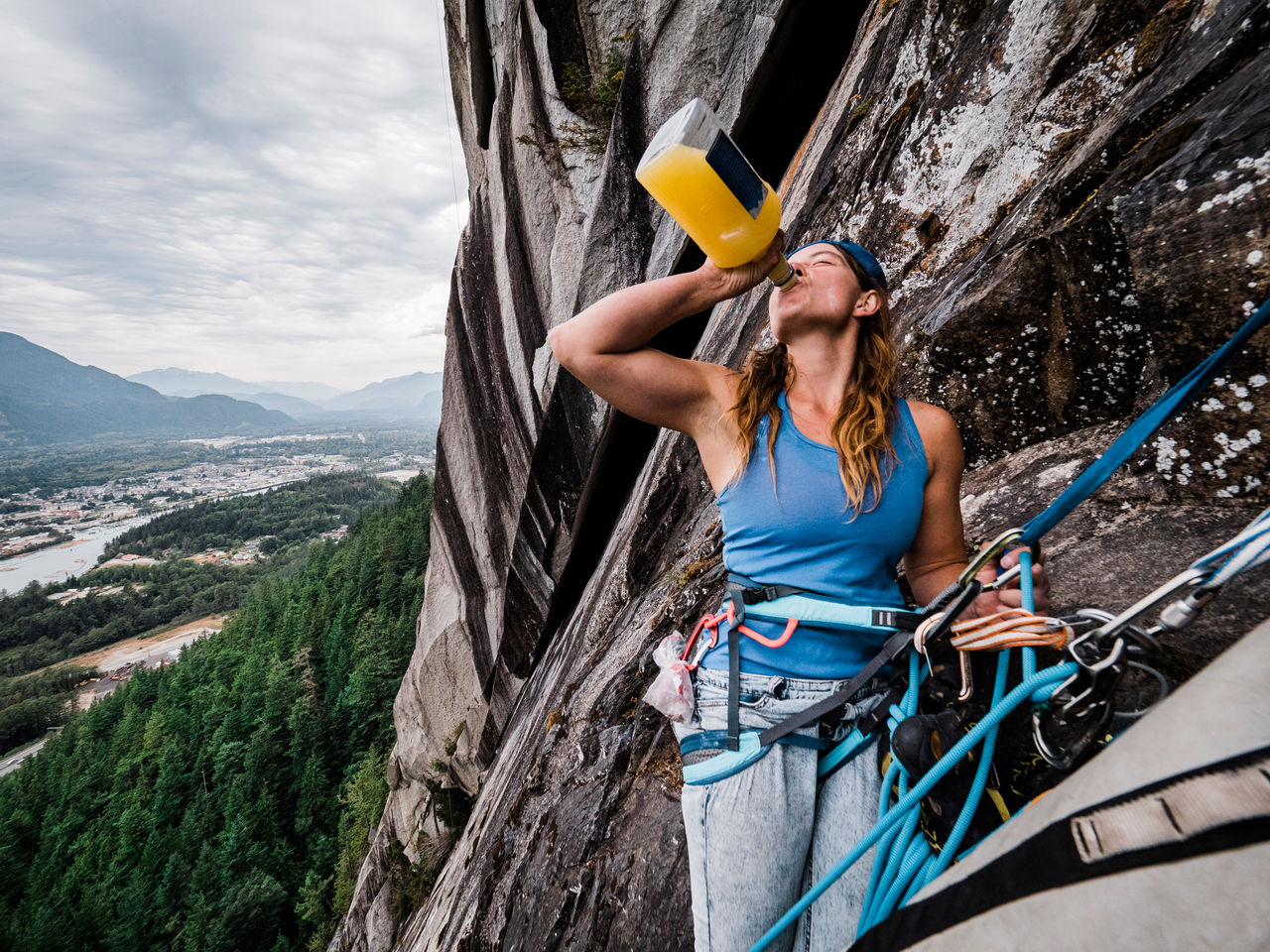 Squamish, BC , CAN - August , 12, 2017: A strong female rock climber takes a break and drinks orange juice from the jug while high up on the side of the dramatic Stawamus Chief’s rock face on Saturday August 12, 2017. The Stawamus Chiefs grand wall towers 500 meters above the forest floor far bellow.
(Photo by Alex Ratson via Getty Images)